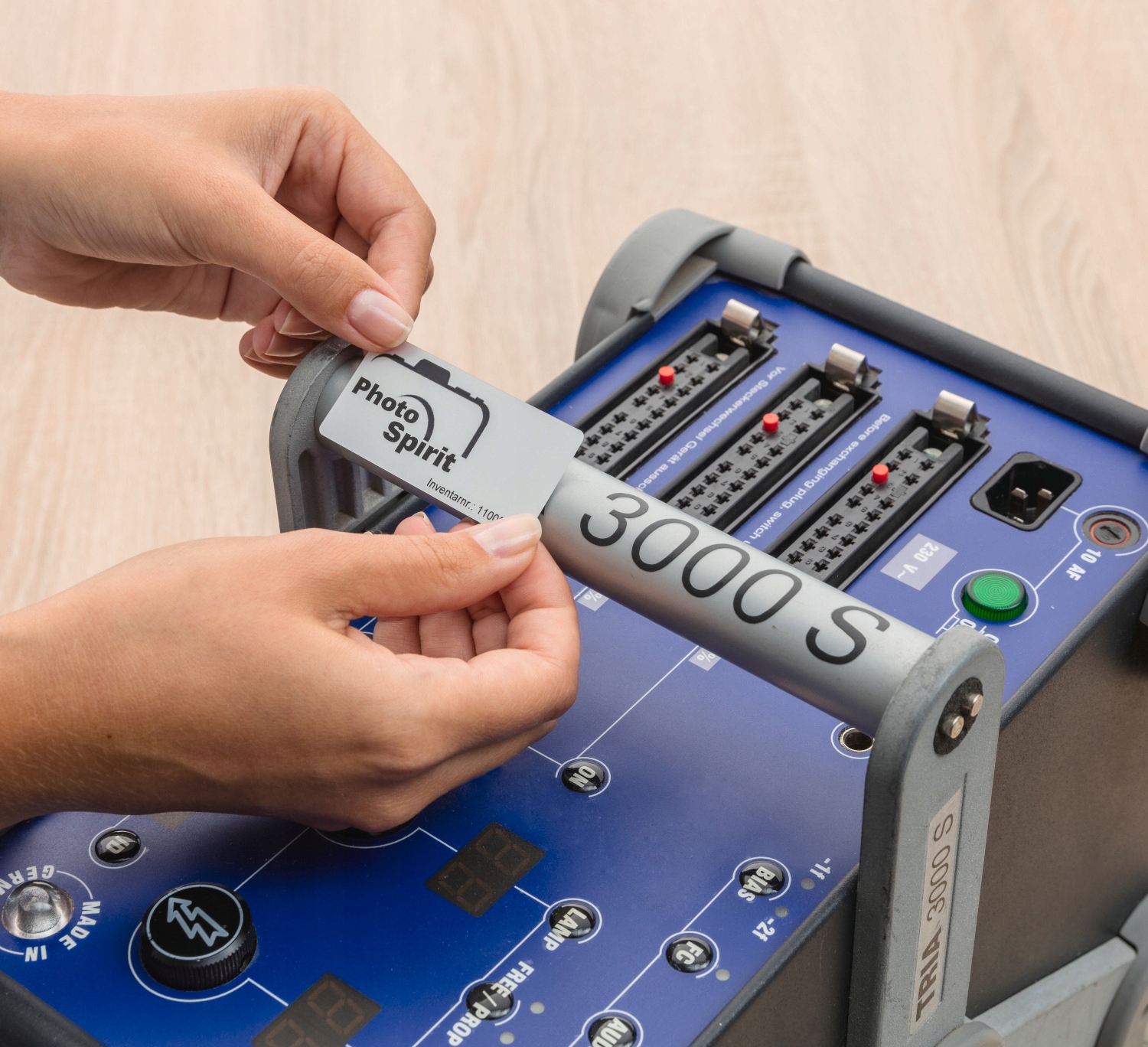 Etykiety Heavy Duty 63.5x29.6mm srebrne poliestrowe L6011-20szt AVERY ZF