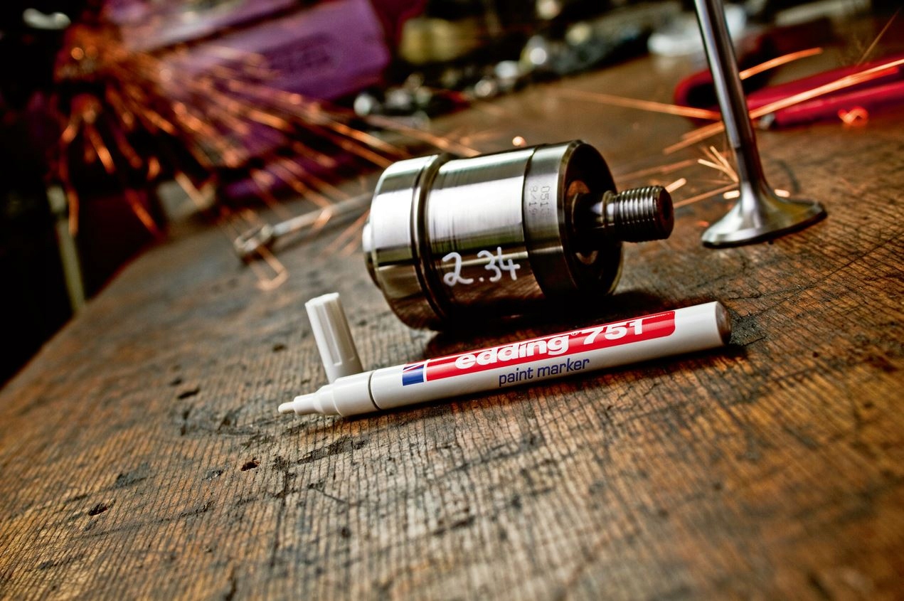 Marker lakierowy 1-2mm 751 biały EDD ING końcowka okrągła