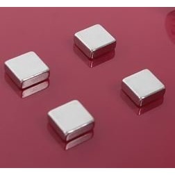 Bardzo mocne magnesy w kształcie kwadratu. 2X3 AM150