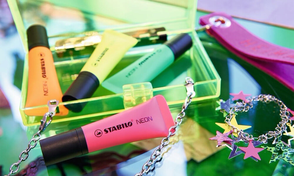 Zakreślacz STABILO neon magenta