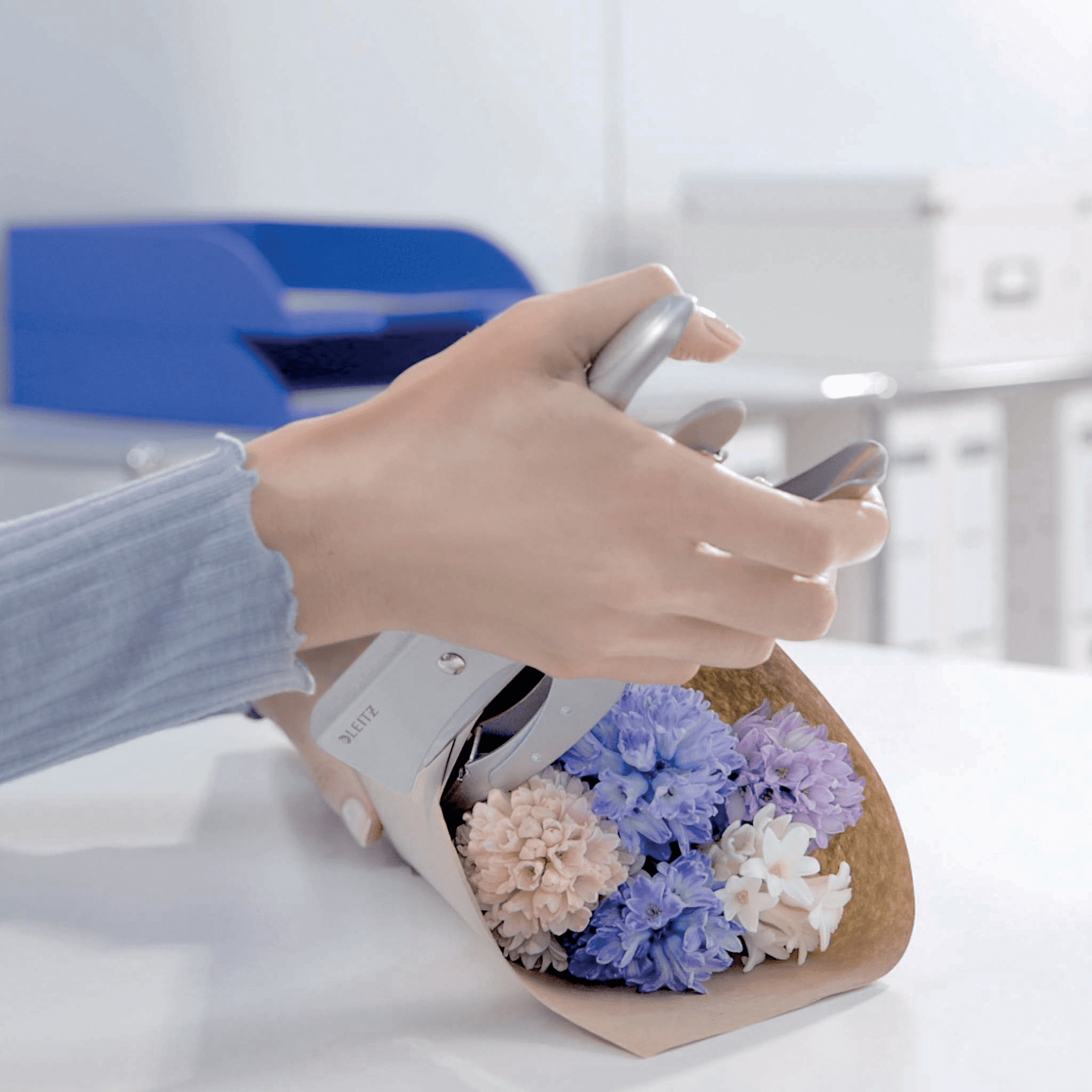 Zszywacz nożycowy metaliczny srebrny (24/6 24/8) 40 kartek 55490081